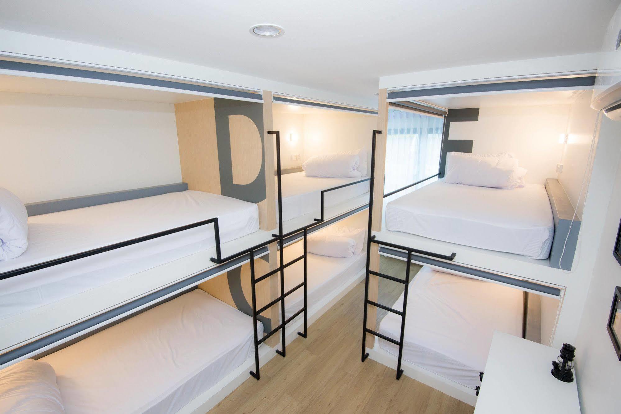 Monkeynap Hostel Бангкок Экстерьер фото