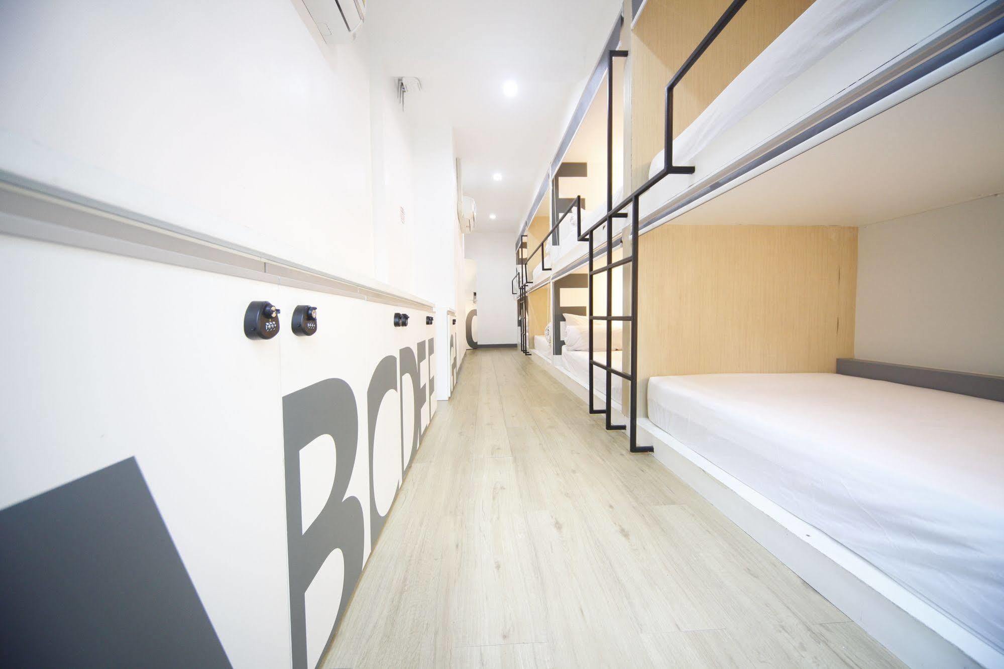 Monkeynap Hostel Бангкок Экстерьер фото